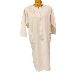 Periphery Too White Robe Embroidered Flower Size Small